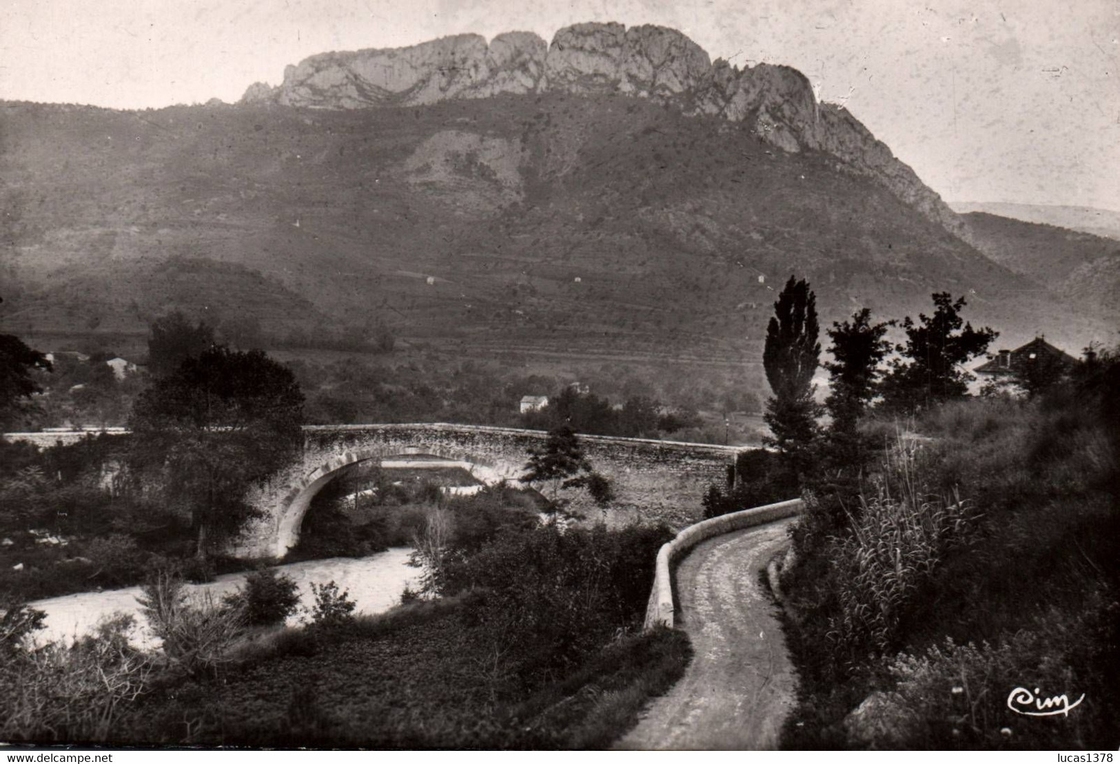 26 / BUIS LES BARONNIES / LE VIEUX PONT ET VUE SUR  ST JULIEN / 1954 - Buis-les-Baronnies