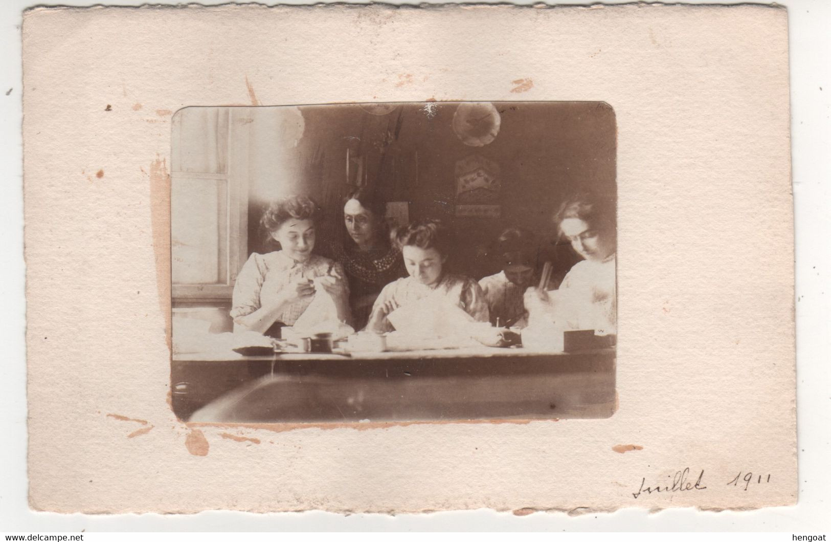 Belle Carte Photo De Femmes , Couturières , Datée De Juillet 1911 , Expédiée à St Etienne . - Photos