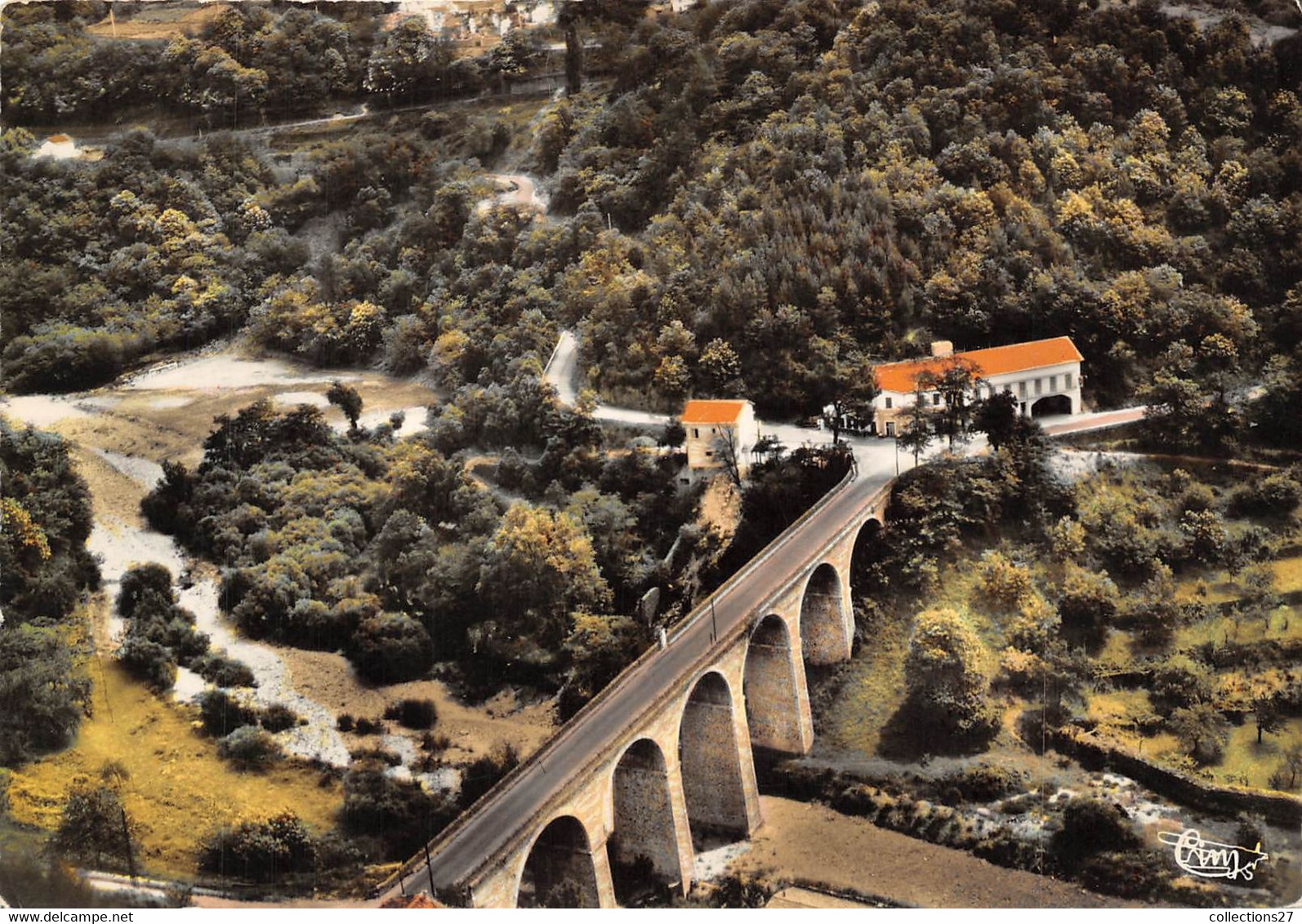 30-SAINTE-CECILE-D'ANDORGE- ROUTE DE FLORAC, LE PONT ROUTIER ET L'HÔTEL BELLEVUE VUE AERIENNE - Alès