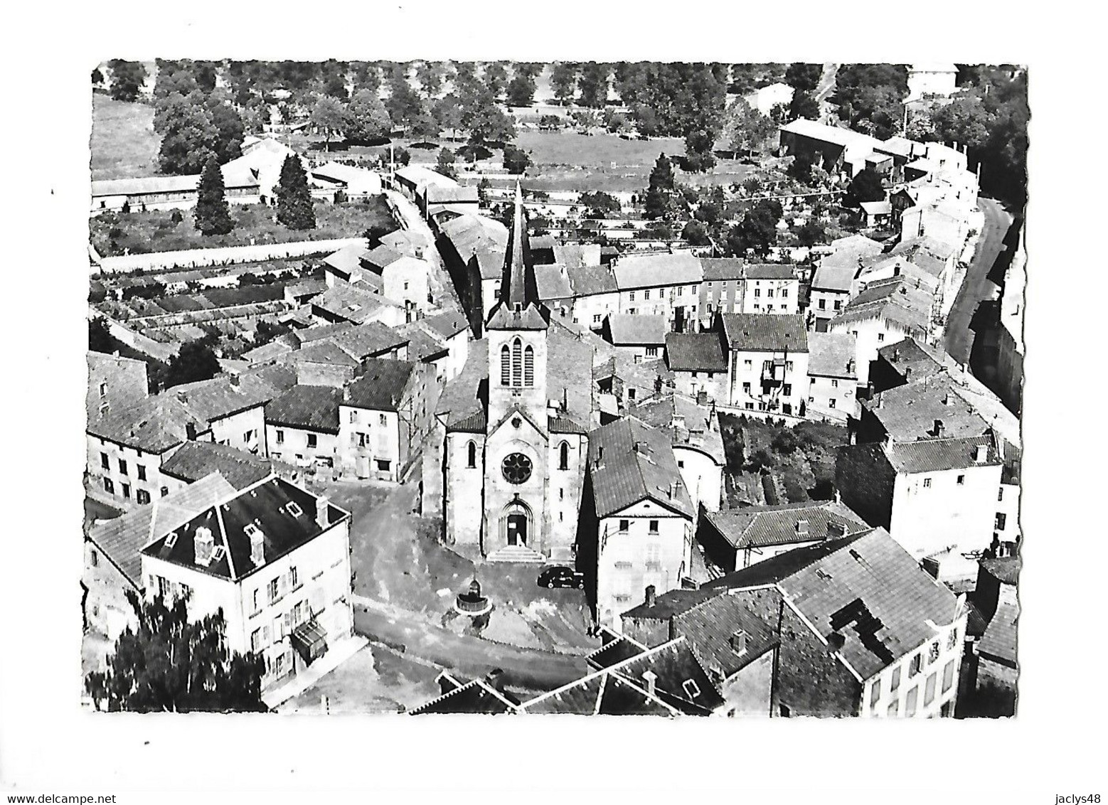 LE VERNET LA VARENNE  (cpsm 63)  L'Eglise Et Le Bourg  -  L  1 - Montaigut