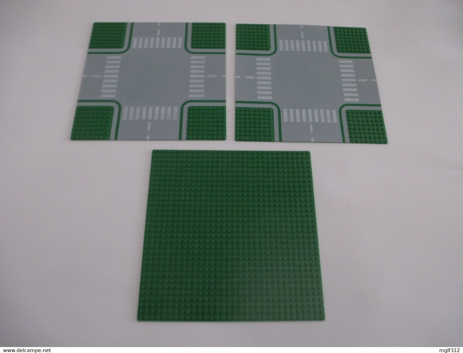LEGO : Lot De 3 Plaques Grise  - 2 Croisements - 1 Base Verte - Loten