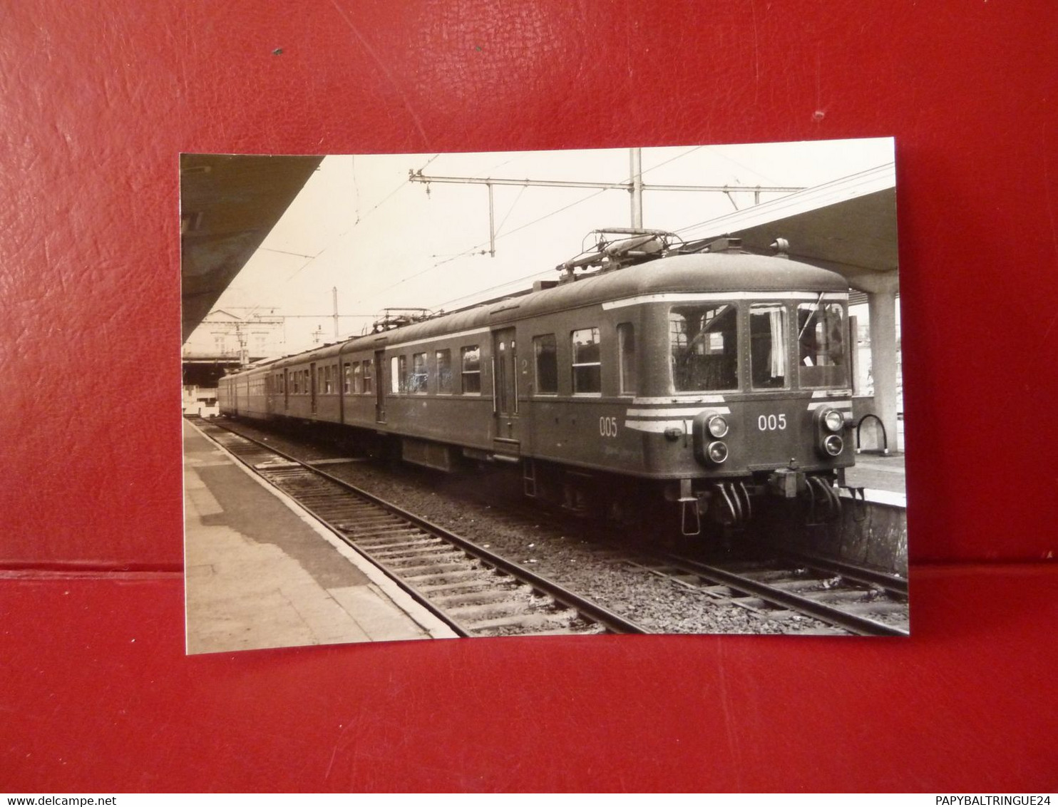 ANCIENNE PHOTO DE TRAIN EN GARE DE CHARLEROI (BELGIQUE). - Treni