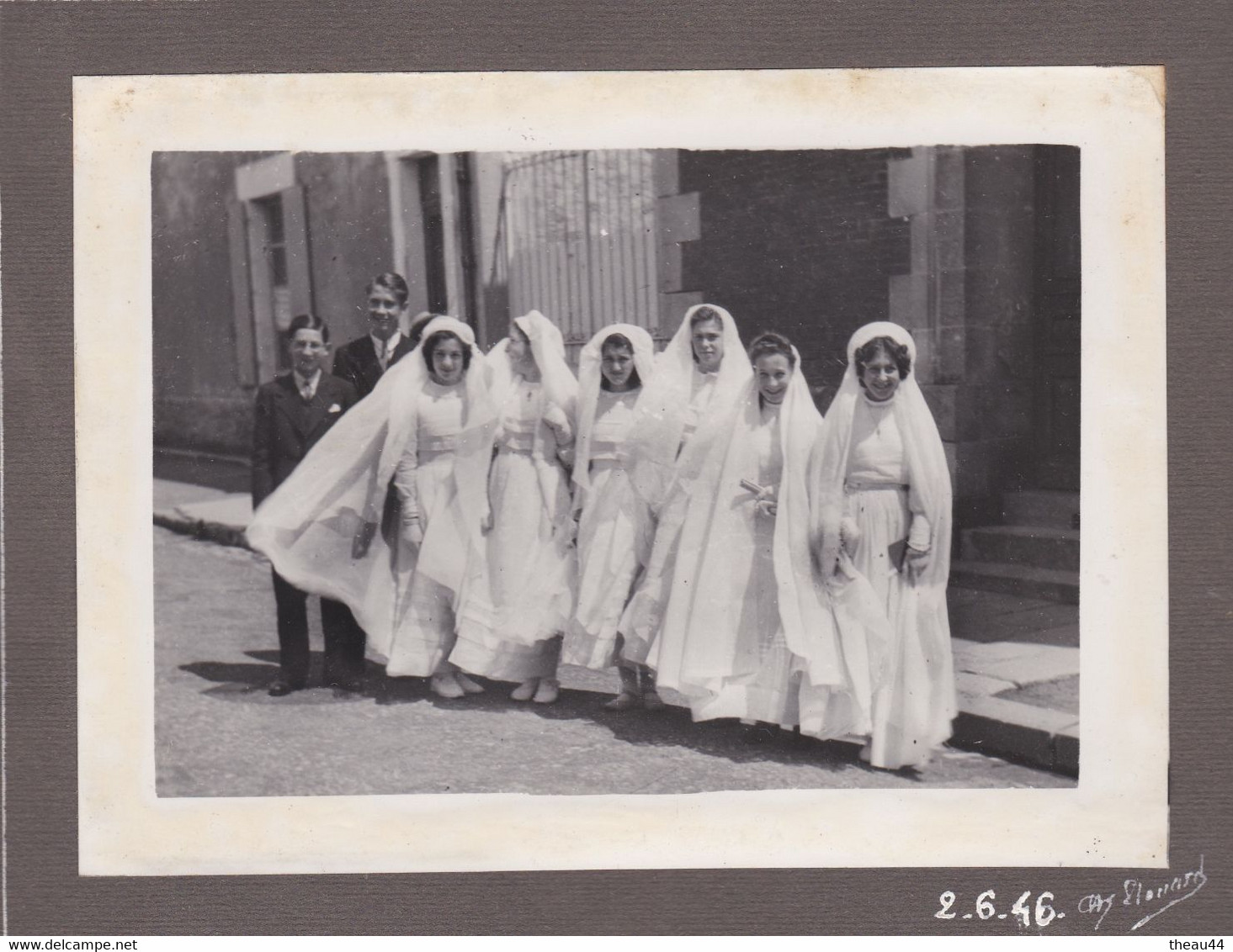 LA ROCHE-sur-YON - Cliché De Communiantes En 1946 - Portrait D'Art " J. FERLOCOT " 40 Rue De Verdun   - Voir Description - La Roche Sur Yon