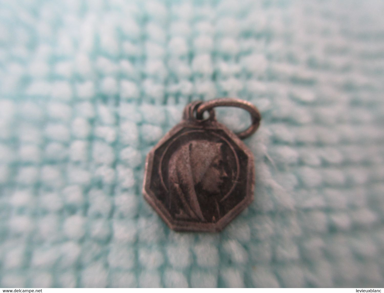 Mini-Médaille Pieuse Ancienne Pour Chaînette /VIERGE/ LOURDES/  Début XXéme Siécle   CAN 667 - Religion & Esotérisme
