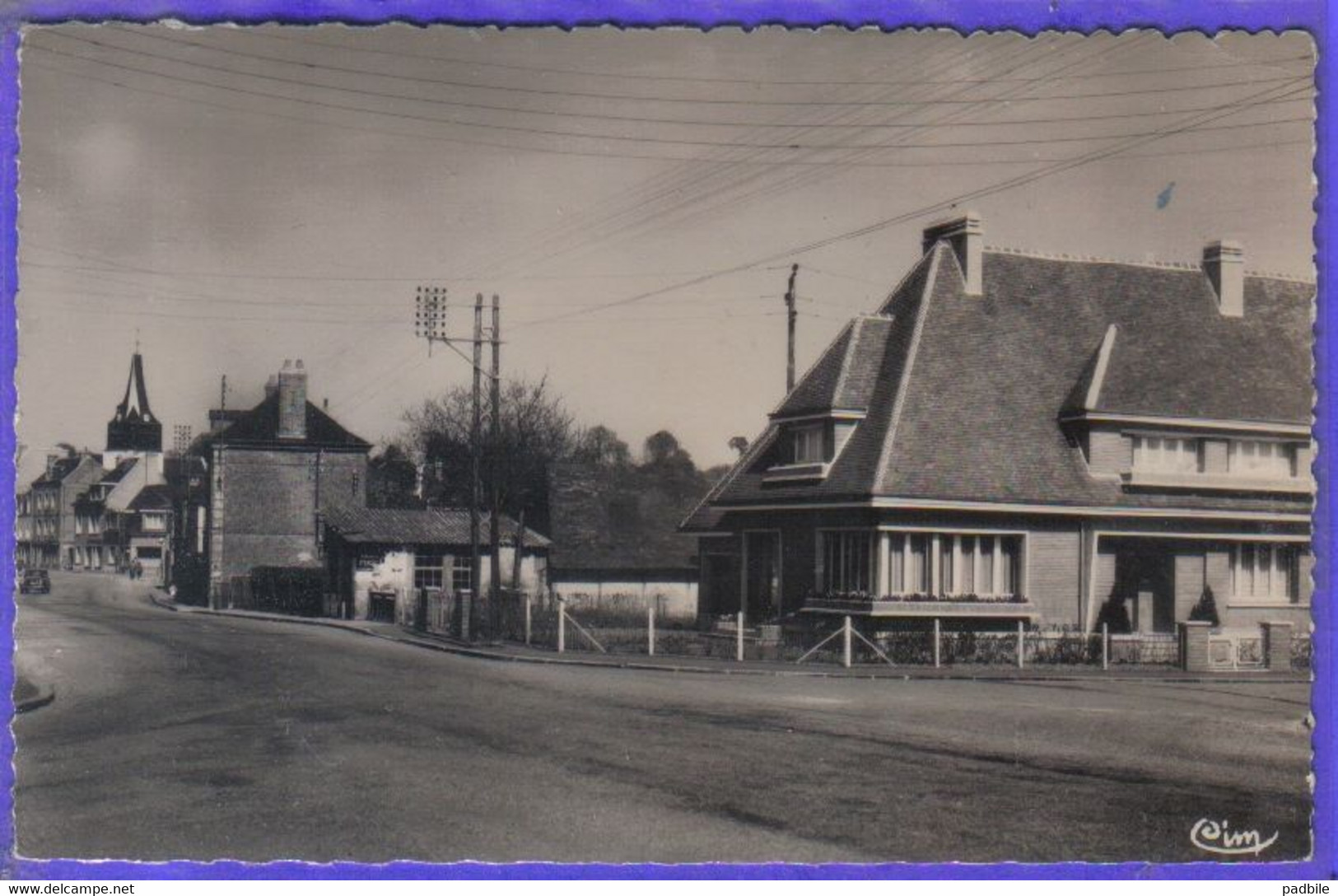 Carte Postale 76. Londinières  Route De Bures    Très Beau Plan - Londinières