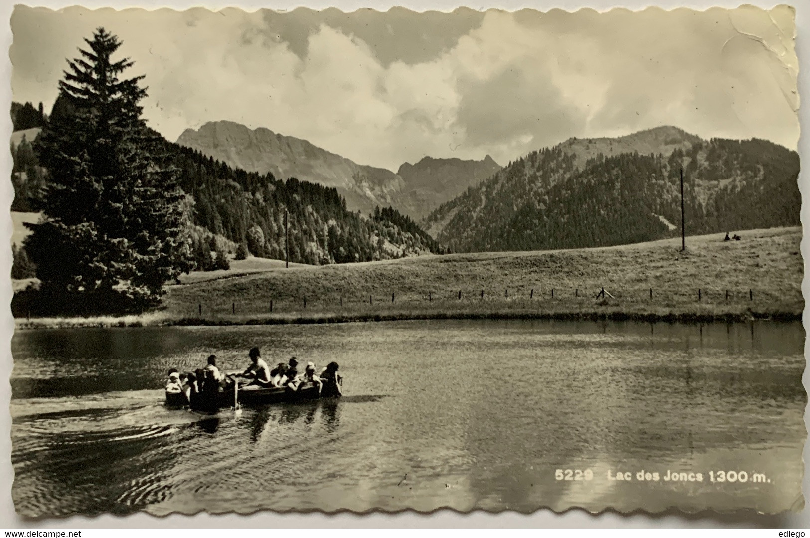 CHATEL ST-DENIS - LES PACCOTS - BARQUE AVEC ENFANTS SUR LE LAC DES JONCS - Châtel-Saint-Denis