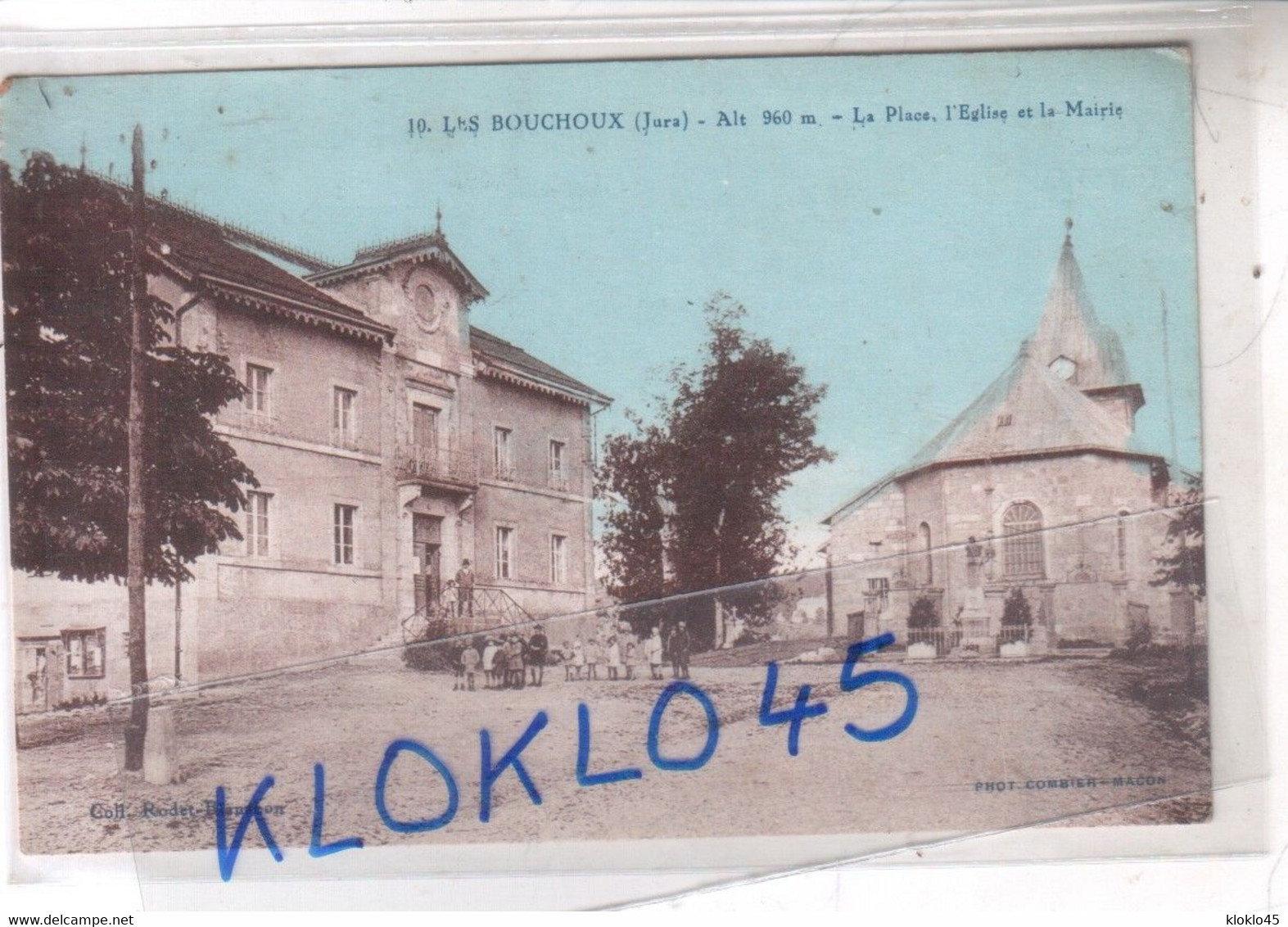 39 LES BOUCHOUX ( Jura ) Alt. 960 M. - La Place L'Eglise Et La Mairie - Animé Elèves  CPA Rodet Blanchon - Altri & Non Classificati