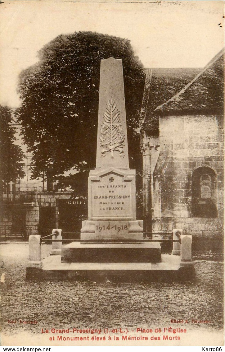 Le Grand Préssigny * Place De L'église Et Monument élevé à La Mémoire Des Morts - Le Grand-Pressigny