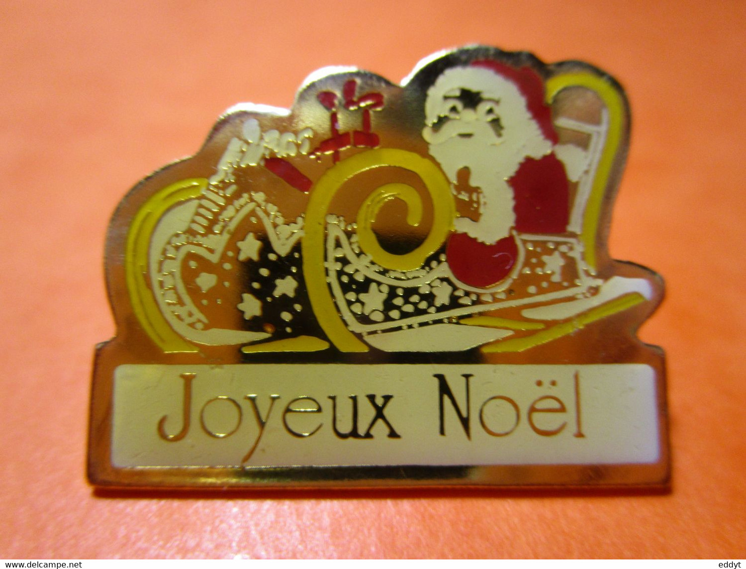 1 PIN'S Avec époxy * PIN'S - Père NOËL Avec Traineau JOYEUX NOËL  1 Pin's = 1 €  - NEUF - Noël