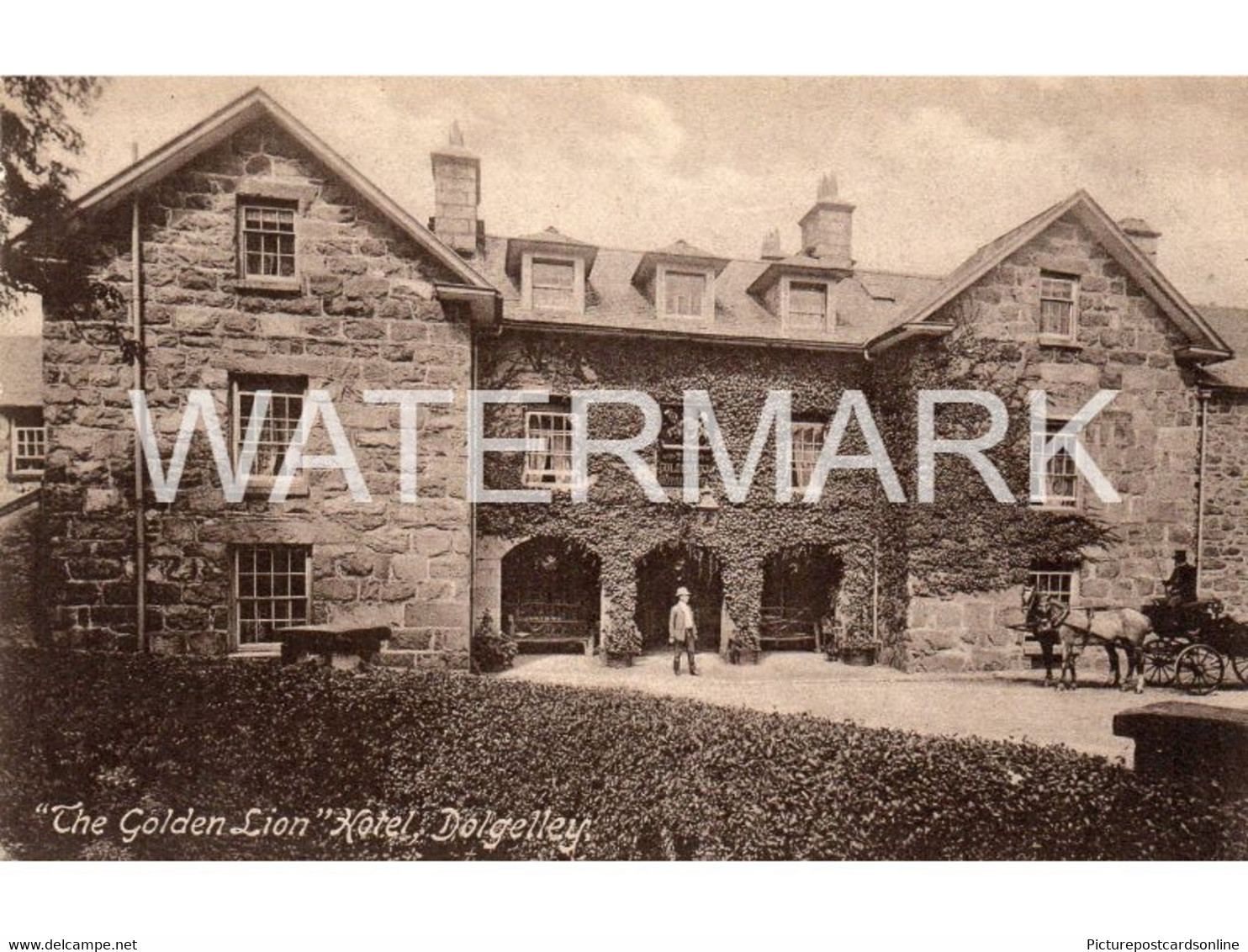 DOLGELLEY THE GOLDEN LION HOTEL OLD B/W POSTCARD WALES - Merionethshire