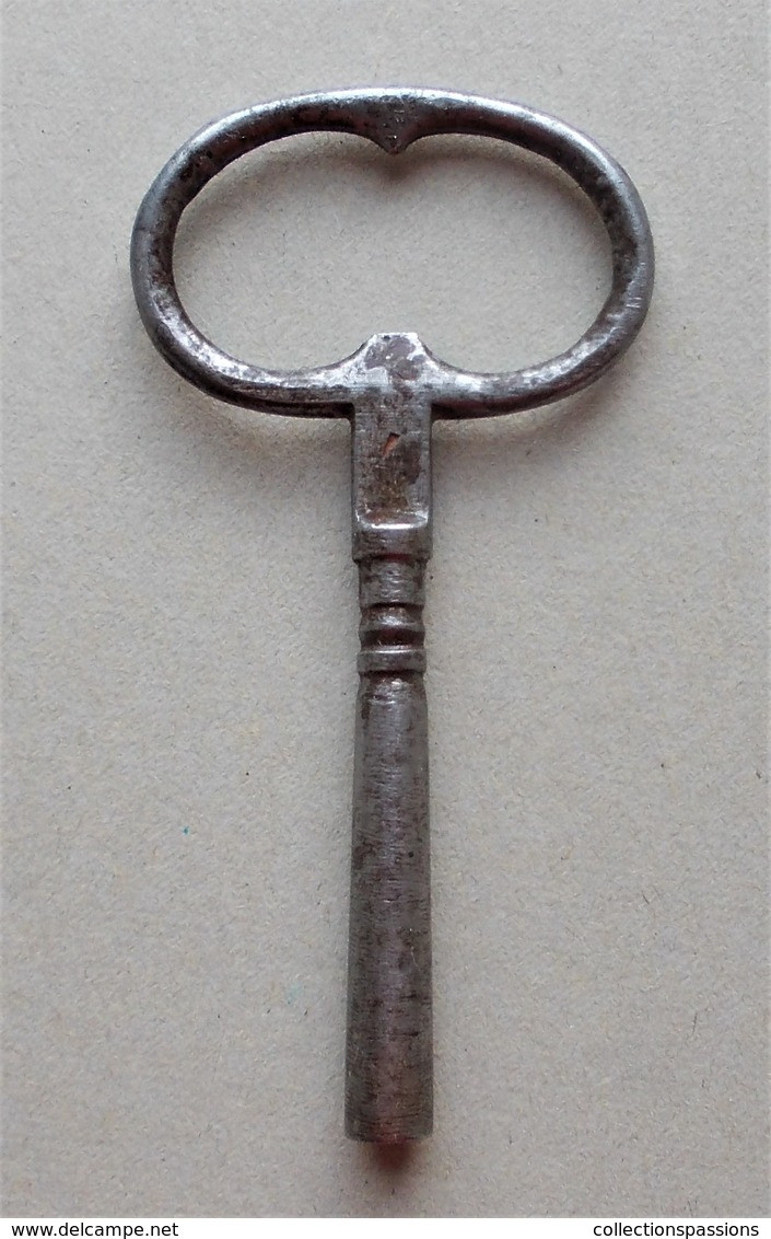 - Clef De Pendule. Carré De 4mm - Clé De Pendule - - Autres & Non Classés
