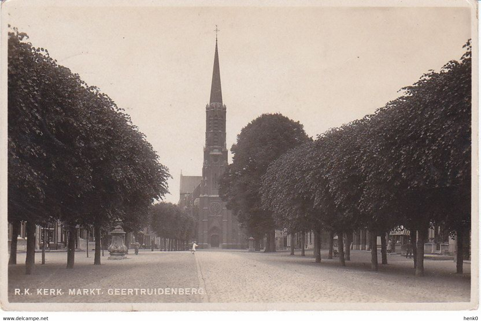 Geertruidenberg Markt R.-K. Kerk M1332 - Geertruidenberg