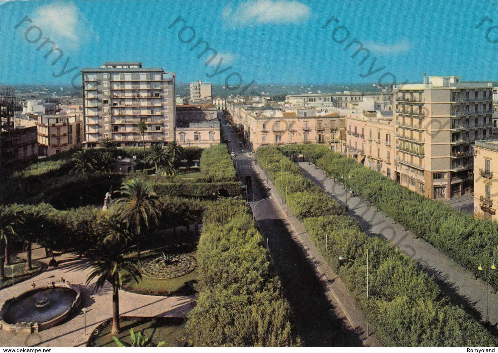 CARTOLINA  TRANI ,PUGLIA,  PIAZZA VITTORIO EMANUELE COLOR ,VIAGGIATA 1966 - Trani