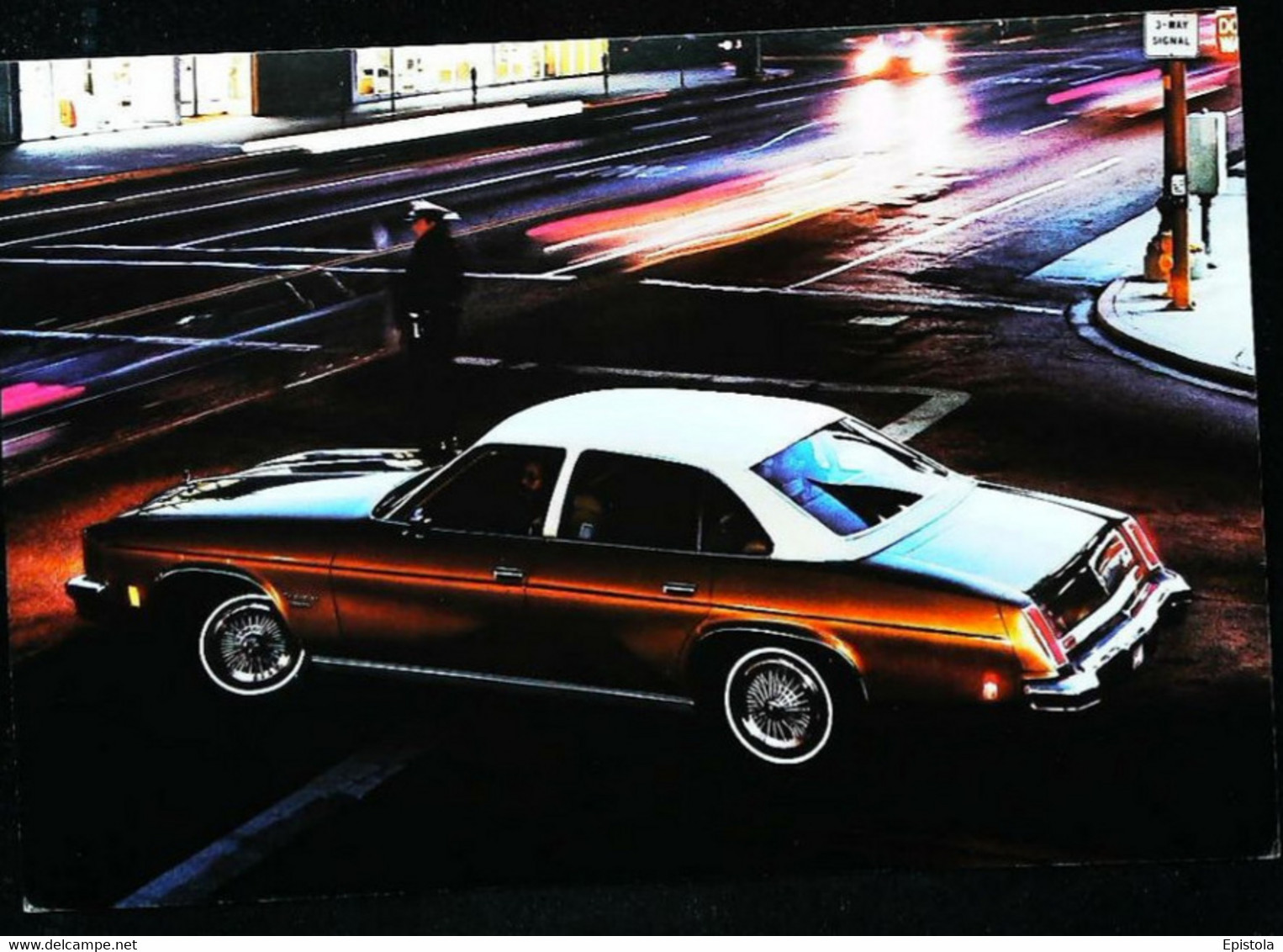 ► Automobile Publicité OLDSMOBILE Canyon TEXAS - Cutlass Supreme Brougham  1977   & POLICE  USA  - Maxi Carte 17 X 12 Cm - American Roadside