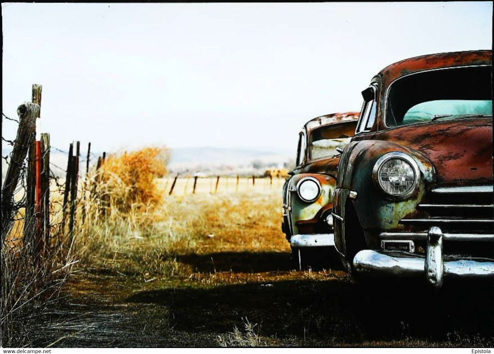 ►  Roadside - Amérique Du Nord  .  Dead Vintage Car Cimetary -  Couleur Du Monde    - Dim 16.5 X 11.5 Cm - American Roadside