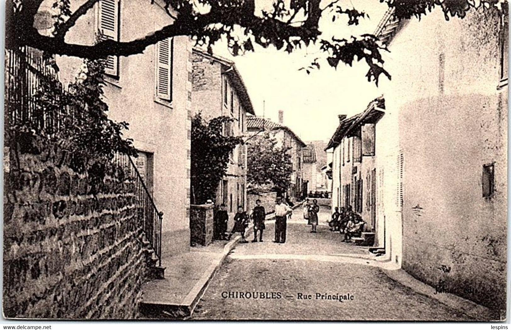 69 - CHIROUBLES -- Rue Principale - Chiroubles