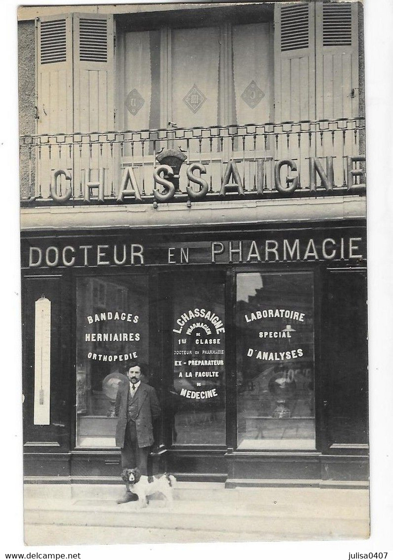 RUFFEC (16)  Carte Photo Devanture Pharmacie Chassaigne Place Des Martyrs De L'occupation - Ruffec