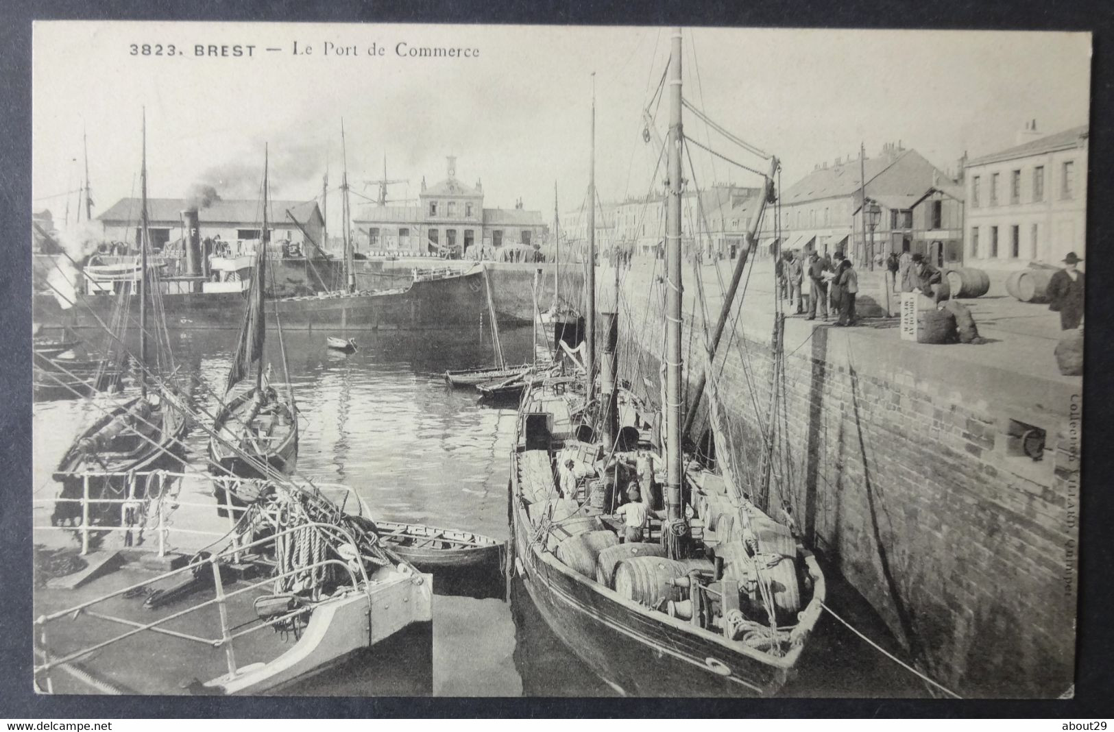 CPA 29 BREST - Le Port De Commerce- ( Un Bateau Chargé De Tonneaux ) - Villard 3823 - Réf. G 238 - Brest