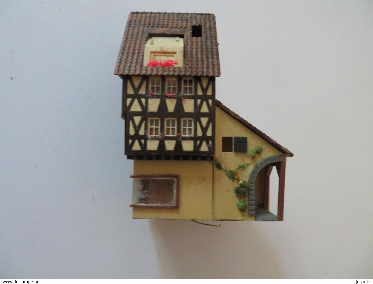 MODELISME FERROVIAIRE: MAISON DE VILLE ALSACE-FLANDRE-ALLEMAGNE- COMMERCE AU REZ-DE-CHAUSSÉE (FORMAT HO) - Decoración