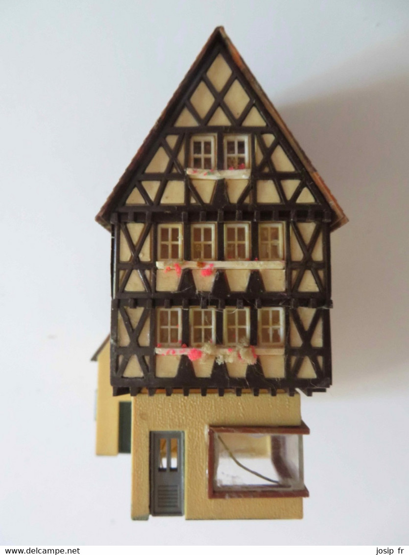 MODELISME FERROVIAIRE: MAISON DE VILLE ALSACE-FLANDRE-ALLEMAGNE- COMMERCE AU REZ-DE-CHAUSSÉE (FORMAT HO) - Decoración