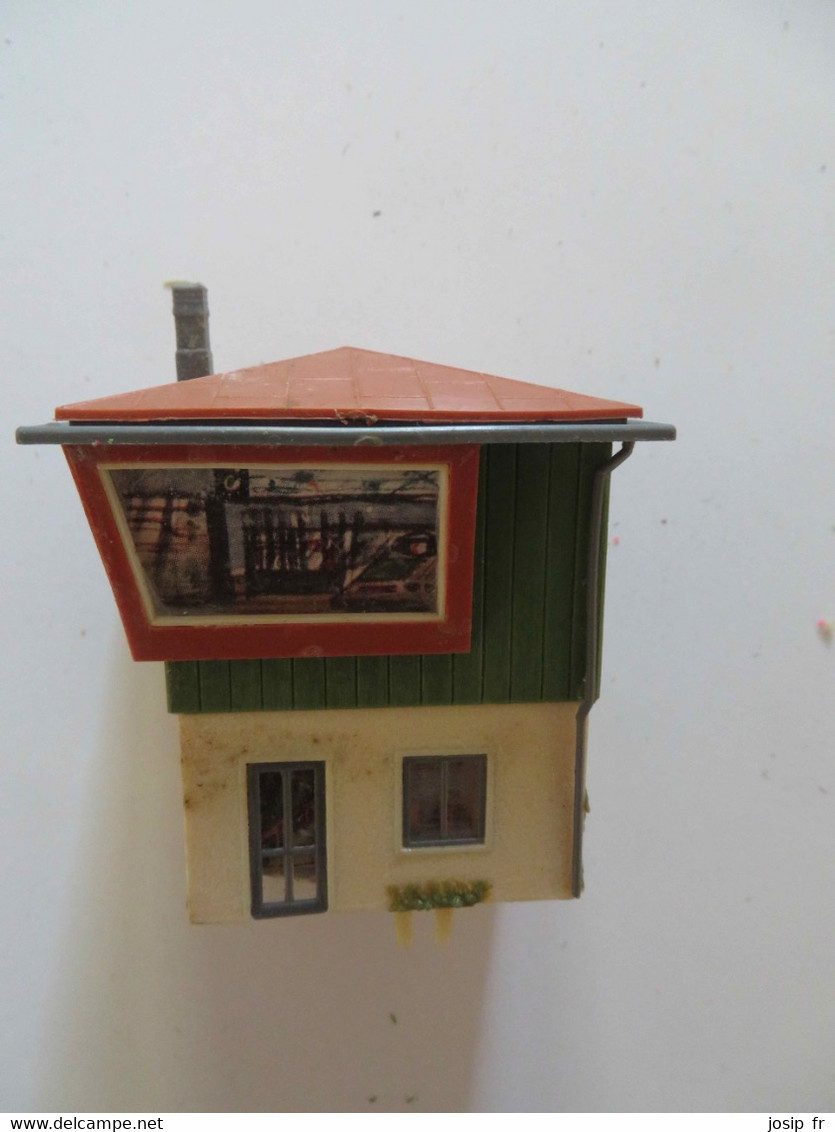 MODELISME FERROVIAIRE: MAQUETTE POSTE DE COMMANDE DES TRAINS AVEC HORLOGE (FORMAT HO) - Streckendekoration