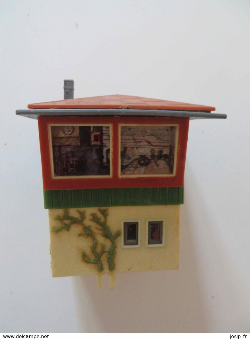 MODELISME FERROVIAIRE: MAQUETTE POSTE DE COMMANDE DES TRAINS AVEC HORLOGE (FORMAT HO) - Streckendekoration