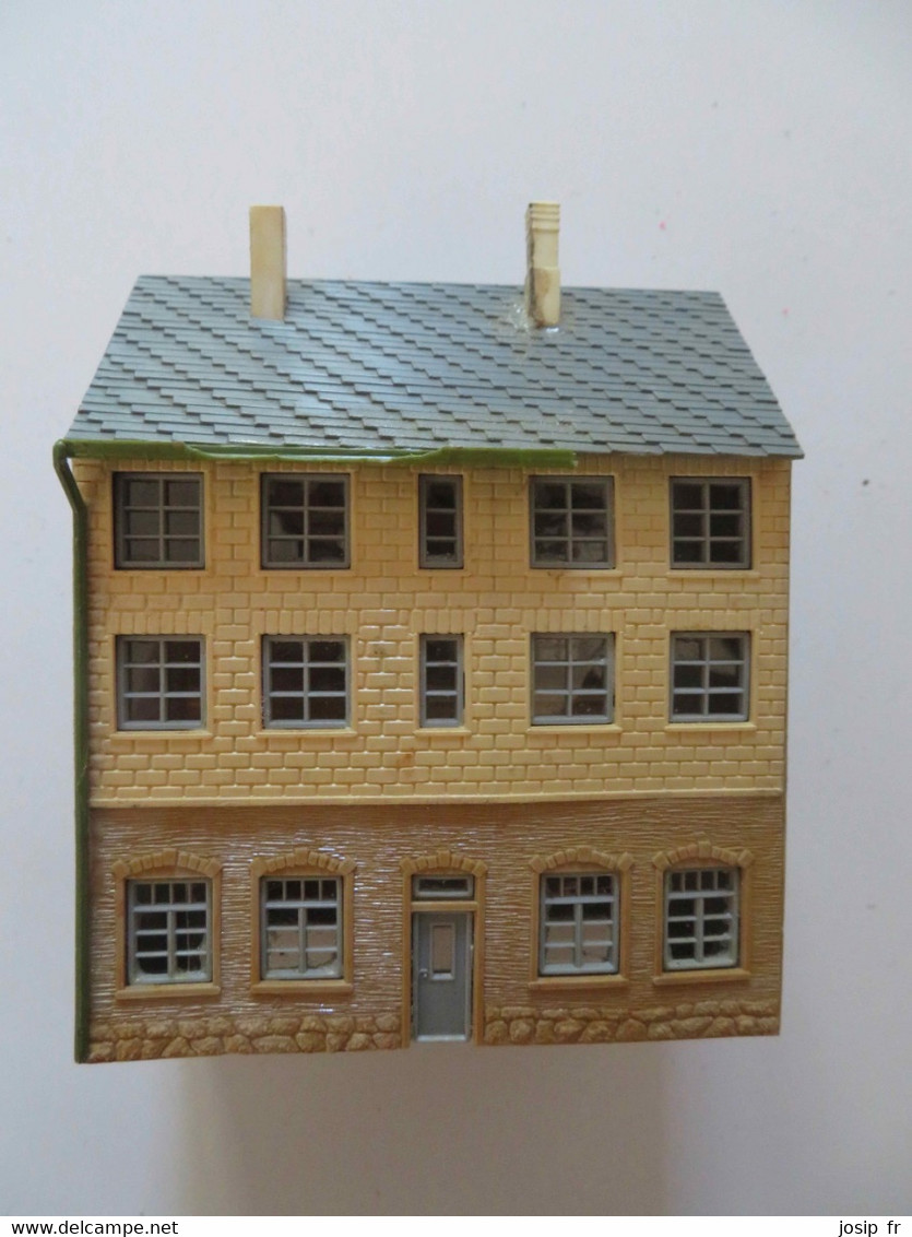 MODELISME FERROVIAIRE: MAQUETTE IMMEUBLE OU ENTREPRISE "KLISCHEE SCHUNKE" (FORMAT HO) - Décors