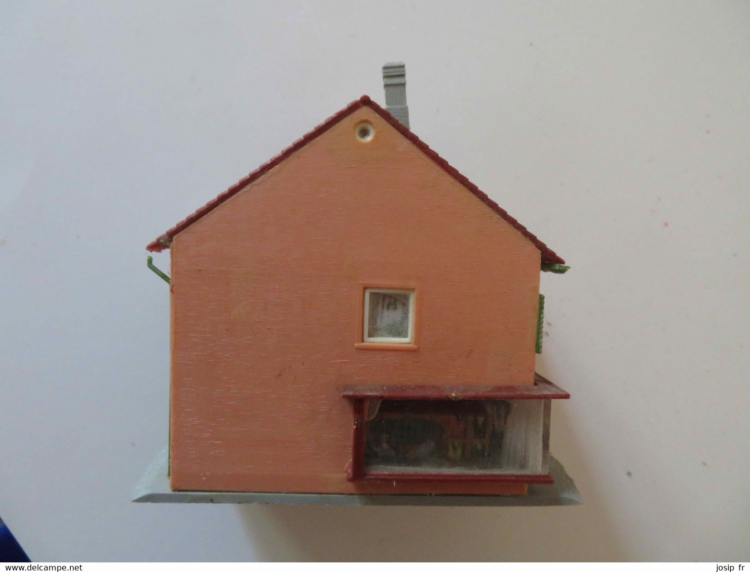 MODELISME FERROVIAIRE: MAQUETTE MAISON MODERNE AVEC COMMERCE "ROSA KAST" (FORMAT HO) - Décors