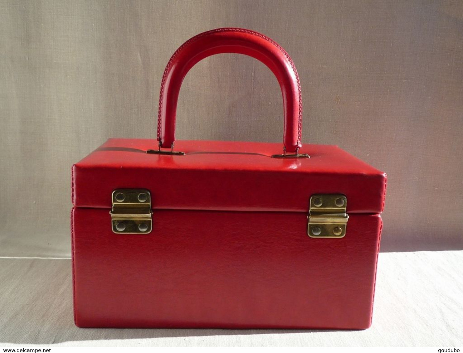 Vanity Bagage Record rouge Loving vintage.