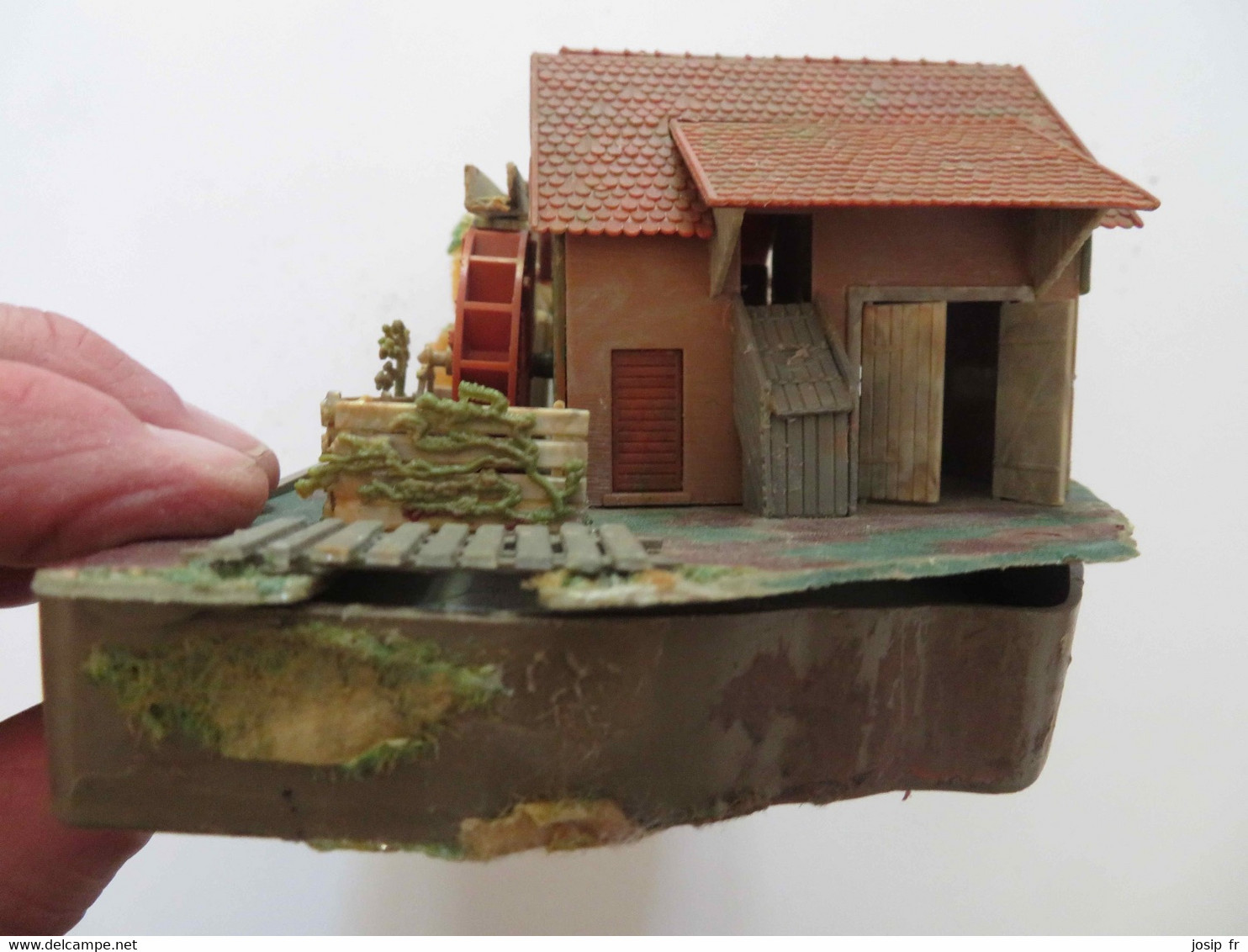 MODELISME FERROVIAIRE: MAQUETTE MOULIN À EAU  (FORMAT HO)