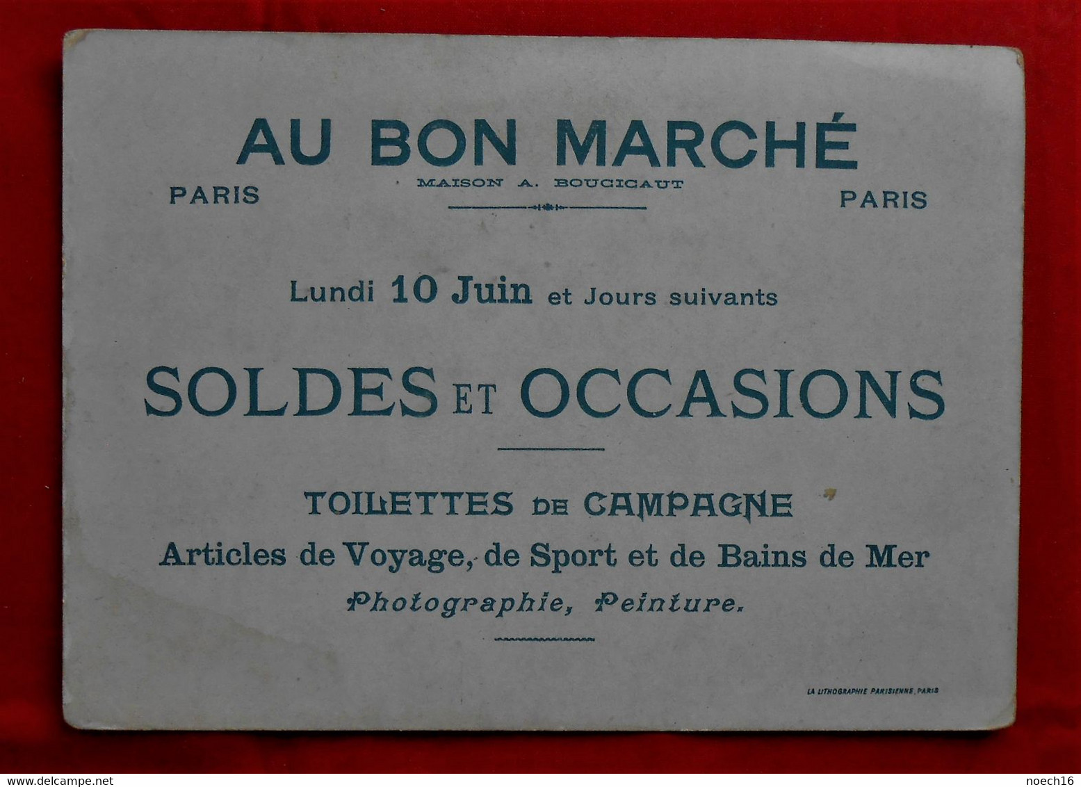 Chromo "Au Bon Marché" Paris - Maison Aristide Boucicaut - Carte Géographique, Drapeau, Timbre - Italie - Au Bon Marché