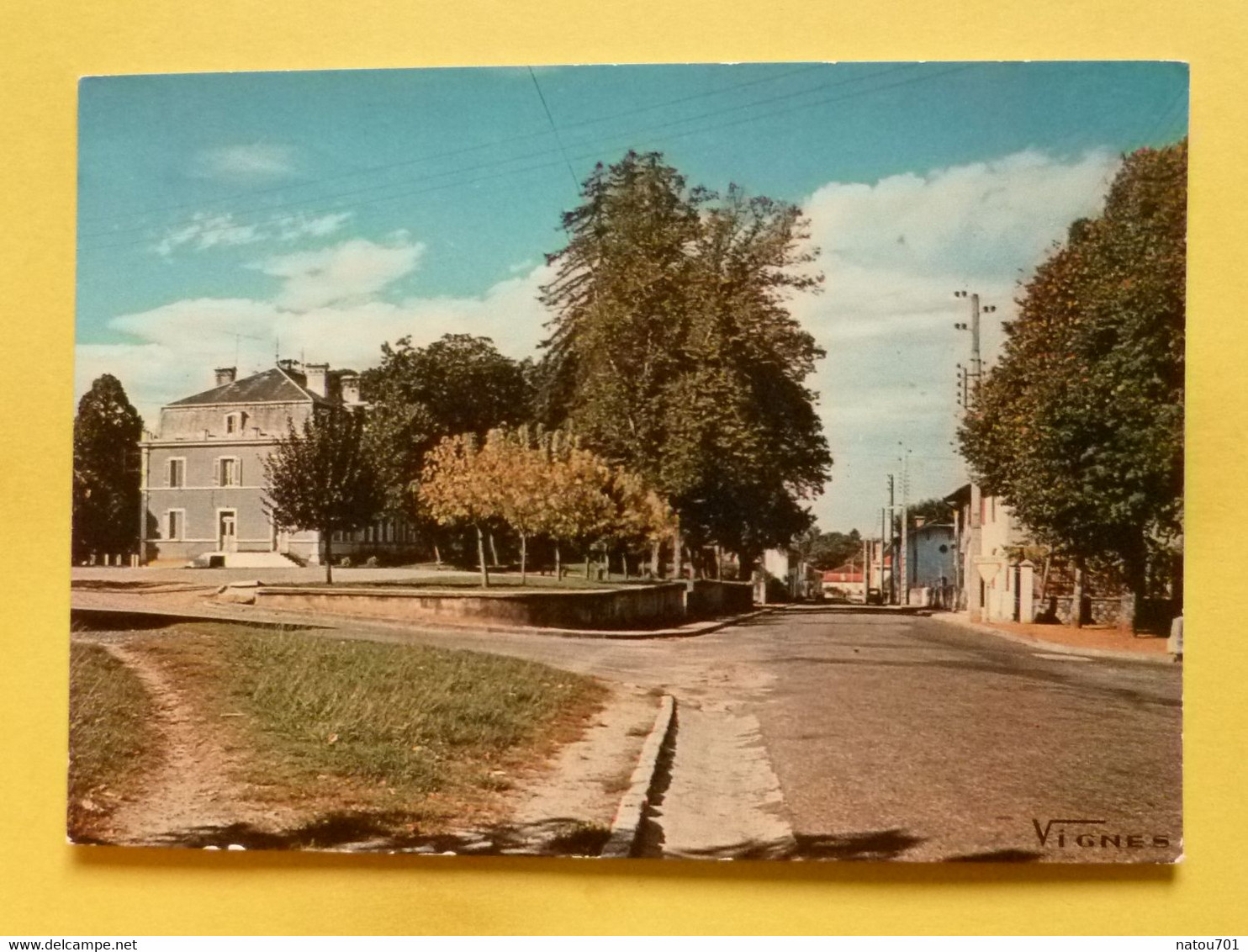 V11-40-landes-castets  Des  Landes-- Place De L'hôtel De Ville- - Castets