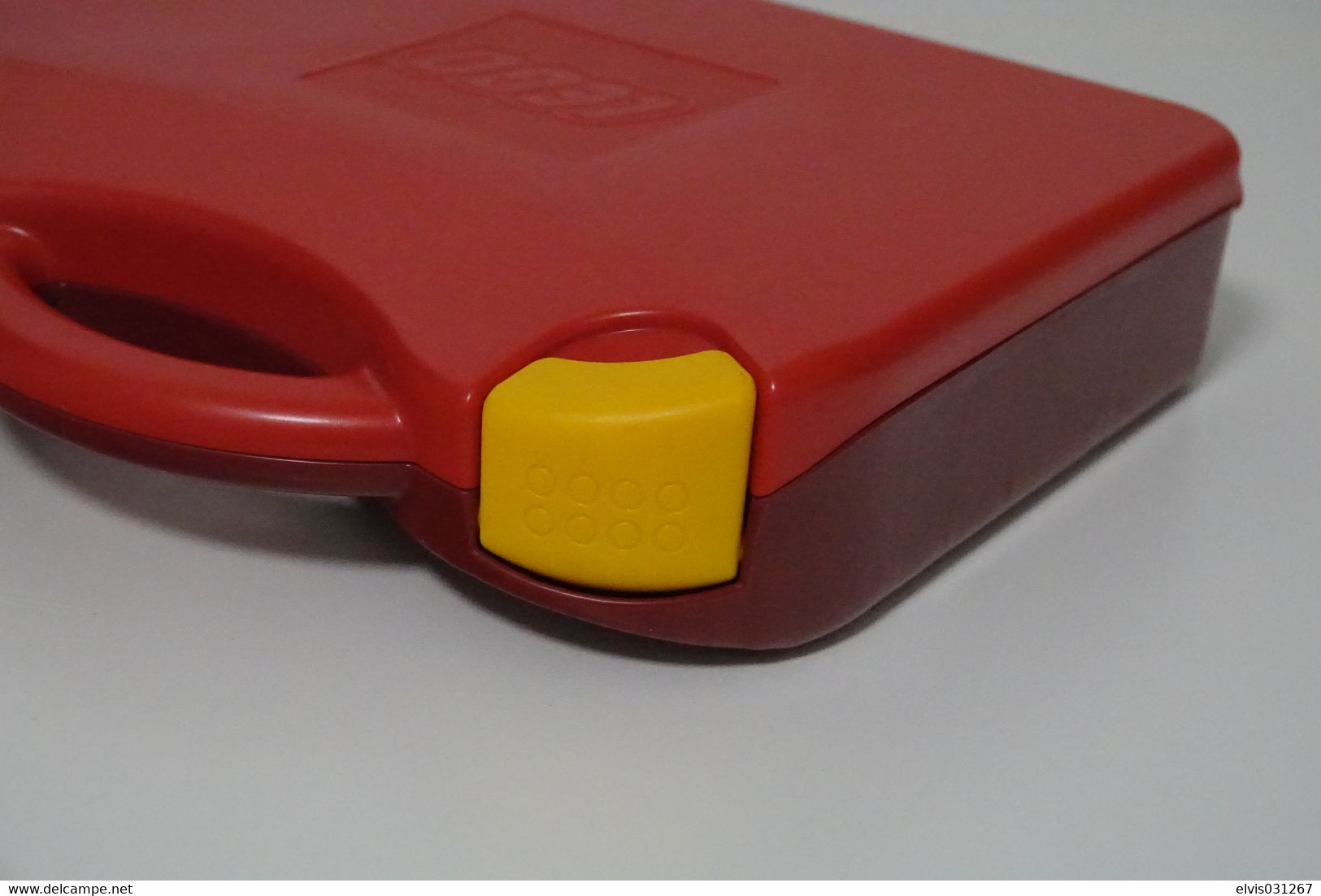 LEGO - 759528c03 - Storage Case With Rounded Corners And Red Lid, Yellow Latches - Original Lego 2015 - Vintage - Kataloge