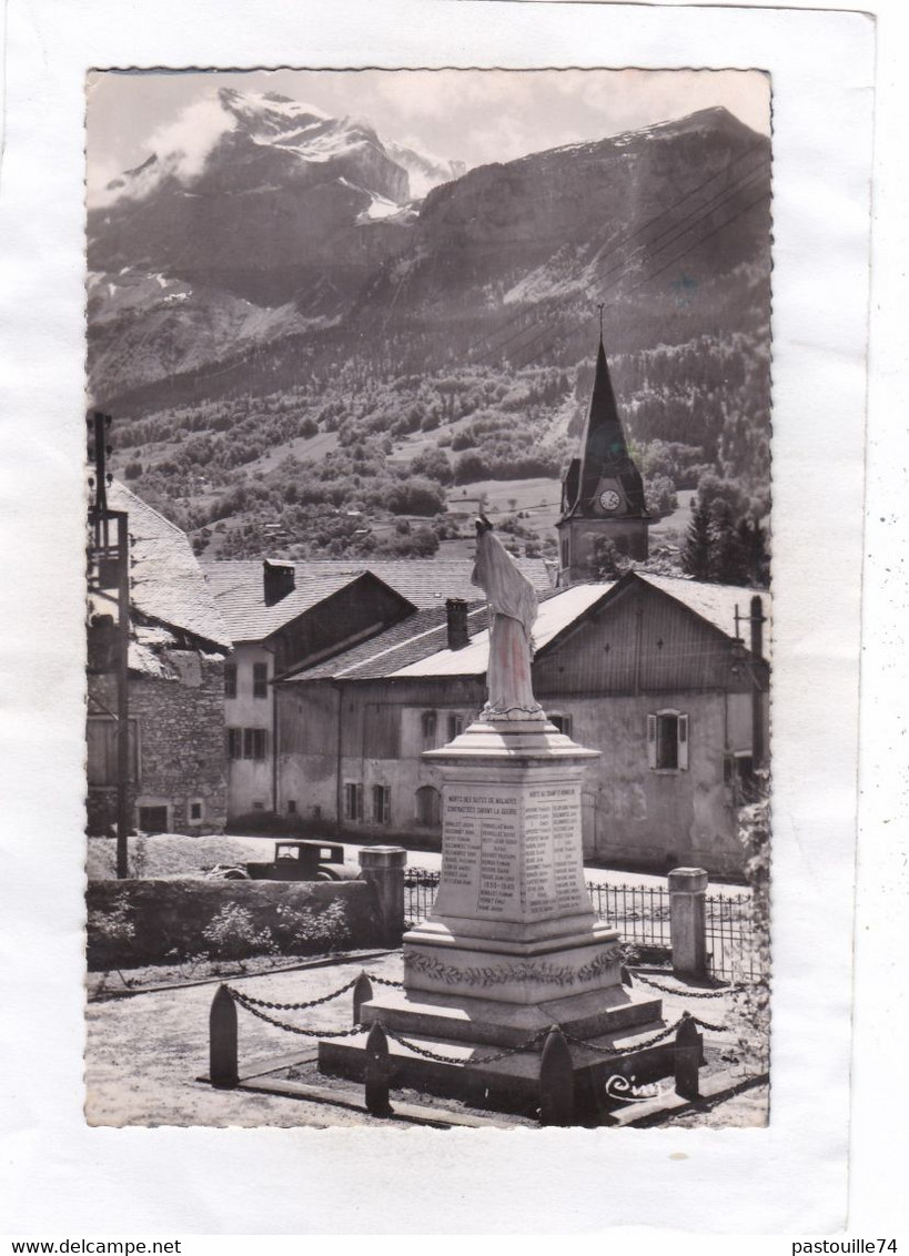 CPSM.  14 X 9  -  MAGLAND  -  L'Eglise, Le Monument  -  Au Fond, Le Pic D'Areu - Magland