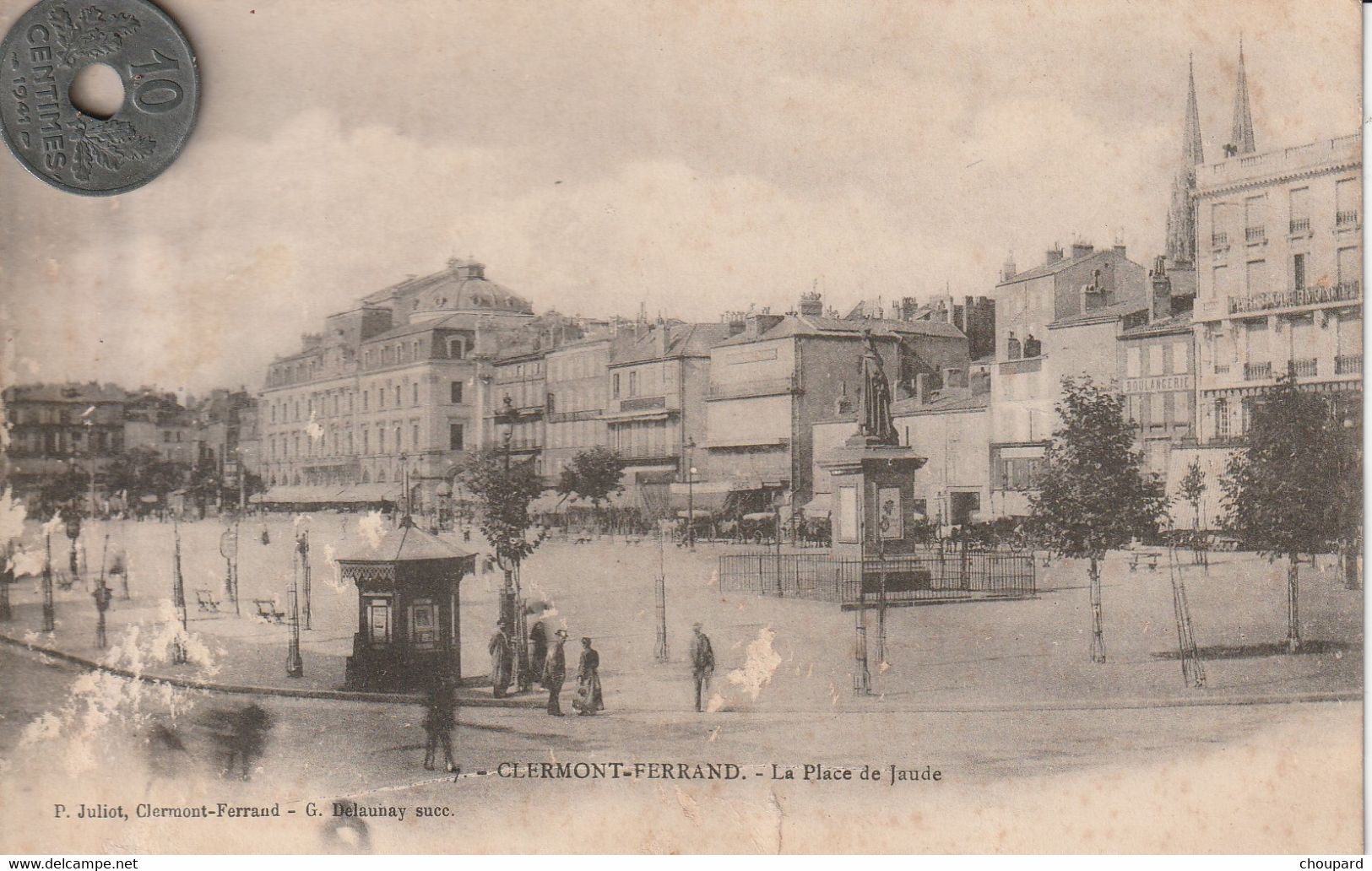 63  - Carte Postale Ancienne De CLERMONT FERRAND   La Place De Jaude    ( état Moyen ) - Clermont Ferrand