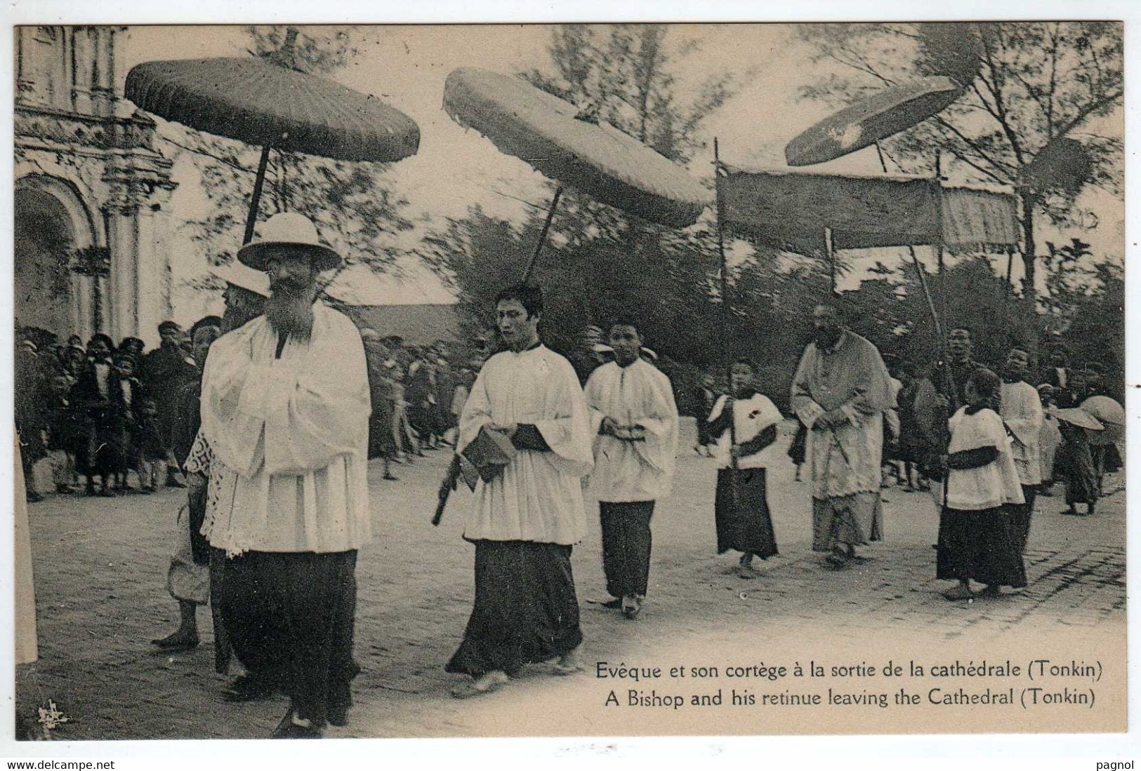 Indochine : Tonkin : Evêque Et Son Cortège à La Sortie De La Cathédrale - Vietnam