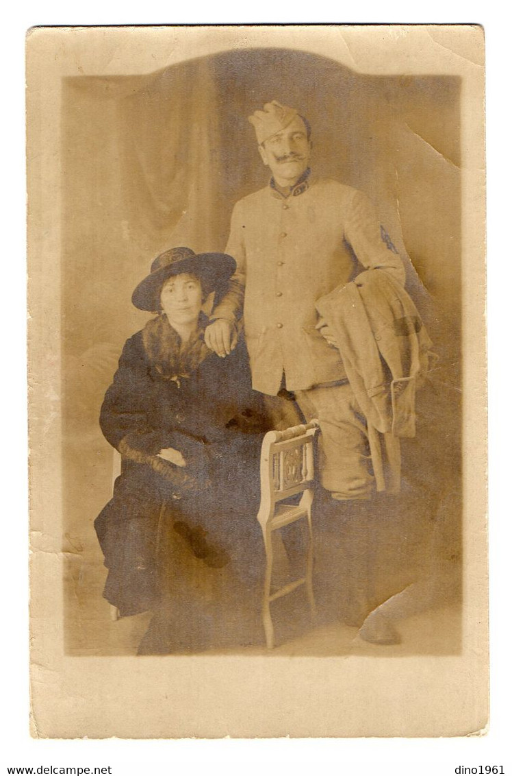 CPA 3005 - MILITARIA - Carte Photo Militaire - Soldat & Femme Avec Un Chapeau - Personnages