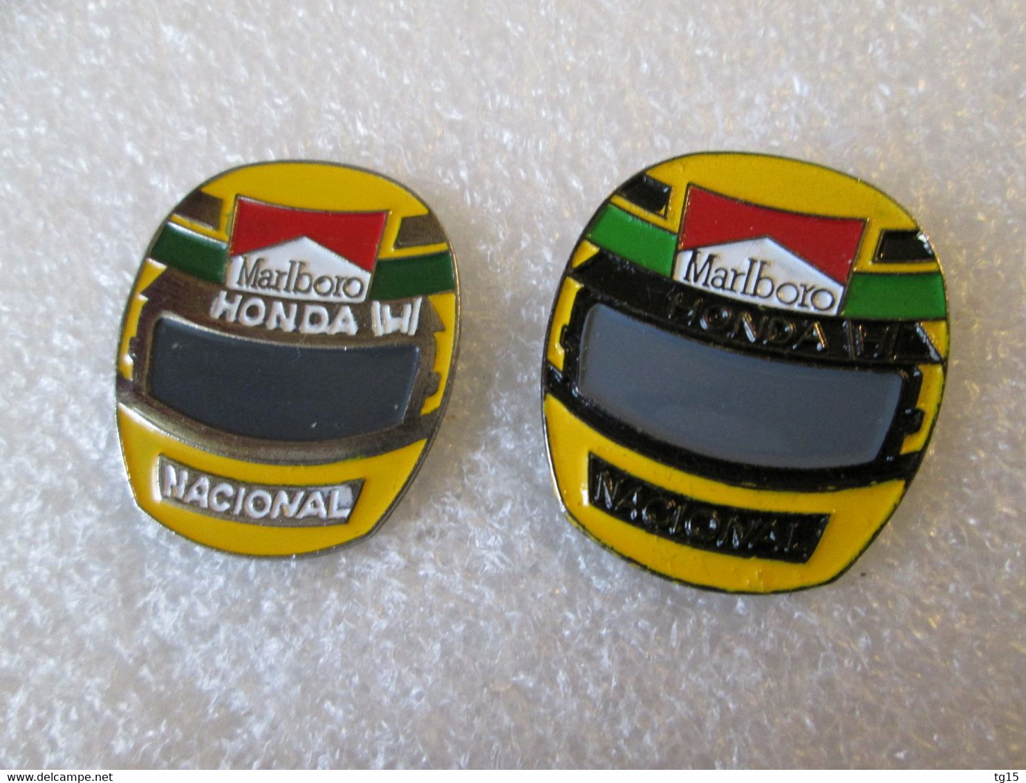 PIN'S   LOT  2  CASQUES  AYRTON  SENNA  HONDA  MARLBORO - F1