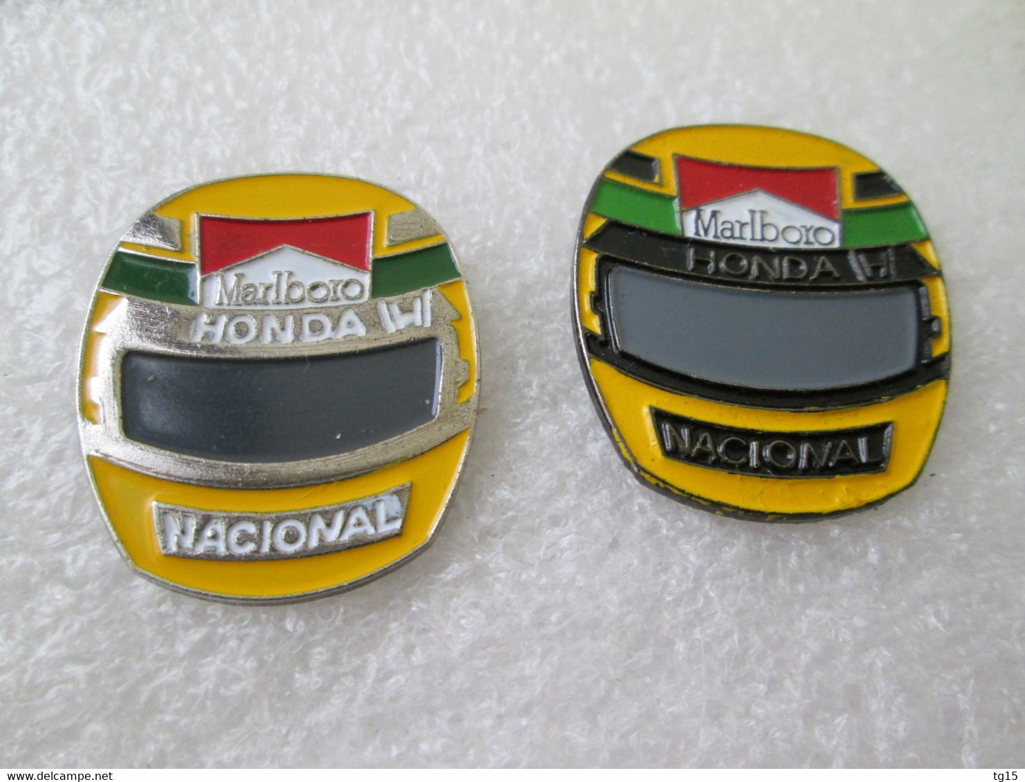 PIN'S   LOT  2  CASQUES  AYRTON  SENNA  HONDA  MARLBORO - F1