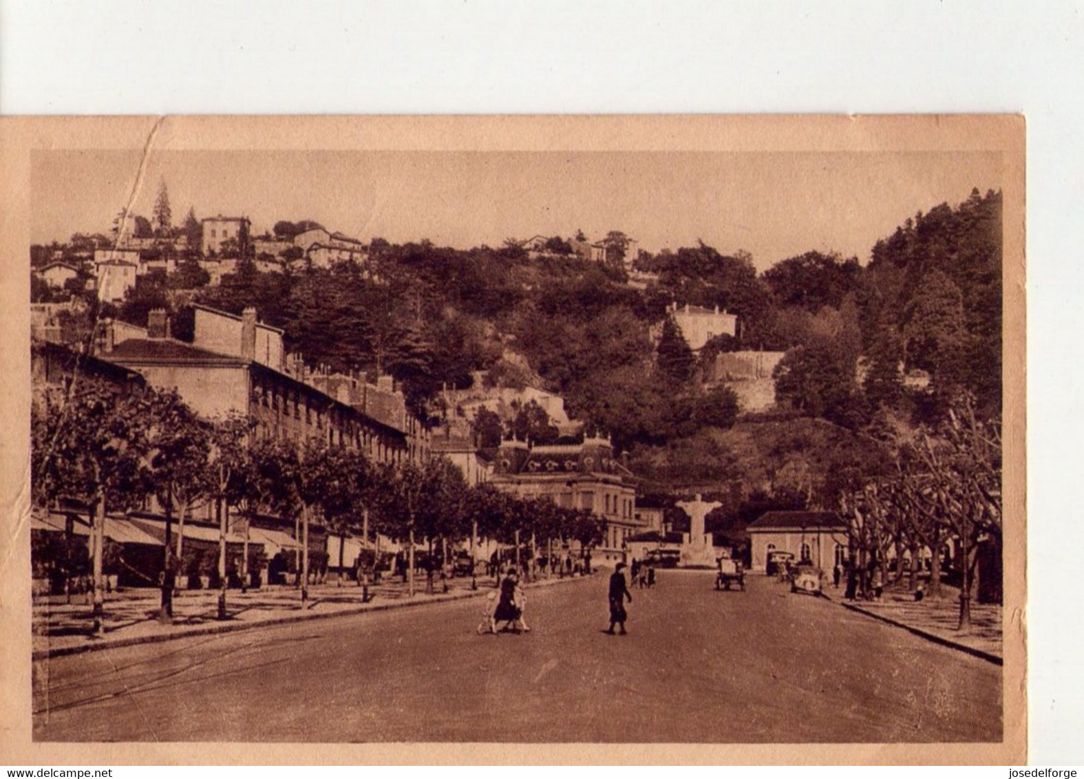 CPSM - 38 - 48 -  VIENNE SUR LE RHONE - LE COURS BRILLER - LE MONUMENT AUX MORTS ET LA GARE - - Vienne