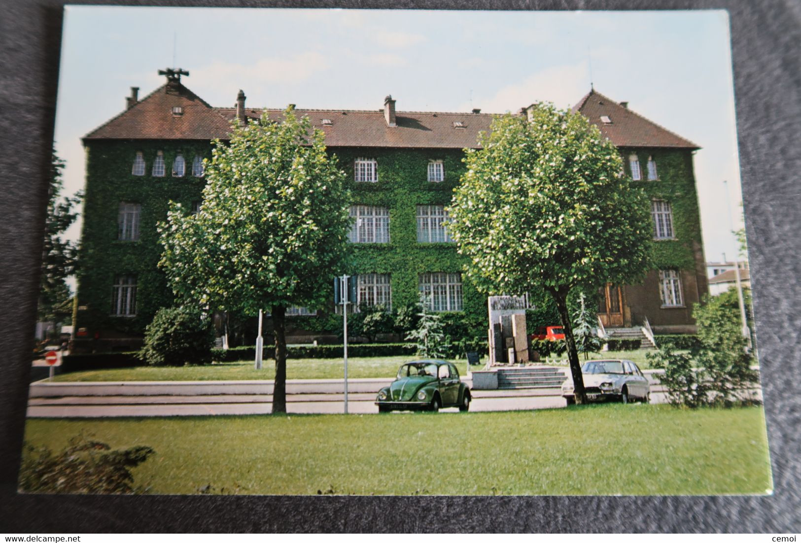 CP - TALANGE (57) - L'école Et Le Monument Aux Morts - Talange