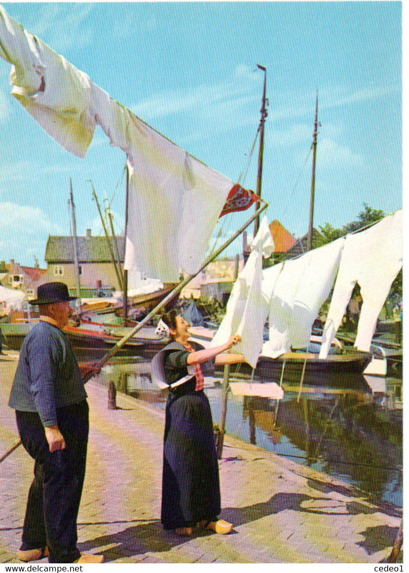 SPAKENBURG  DE SCHONE WITTE WAS - Spakenburg