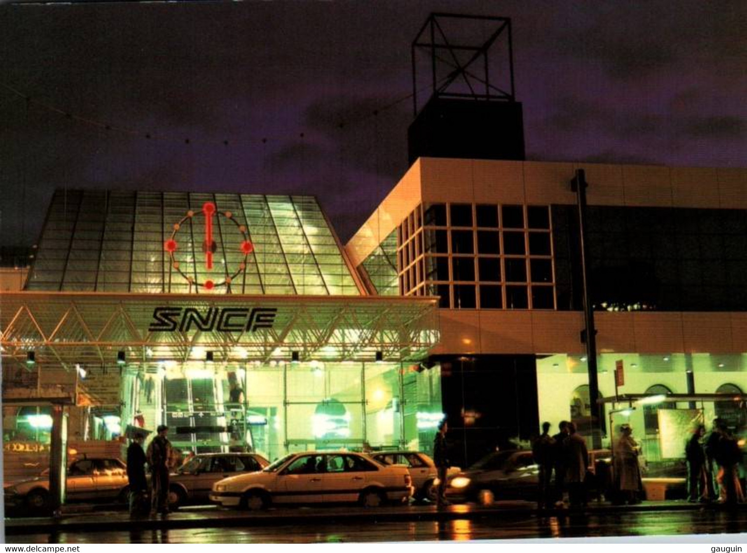 CPM - RENNES - LA GARE SNCF ... (Voitures) - Edition Jos Le Doaré - Rennes