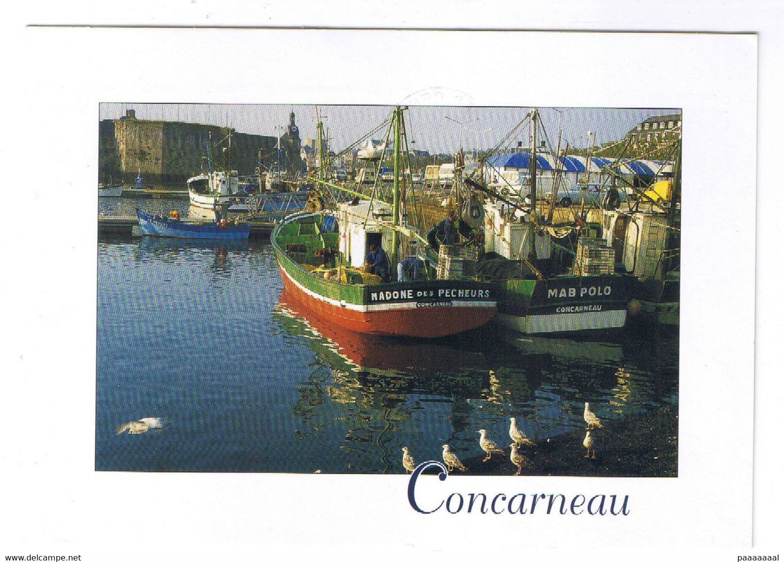 CONCARNEAU  CHALUTIERS A QUAI DEVANT LA VILLE CLOSE - Concarneau