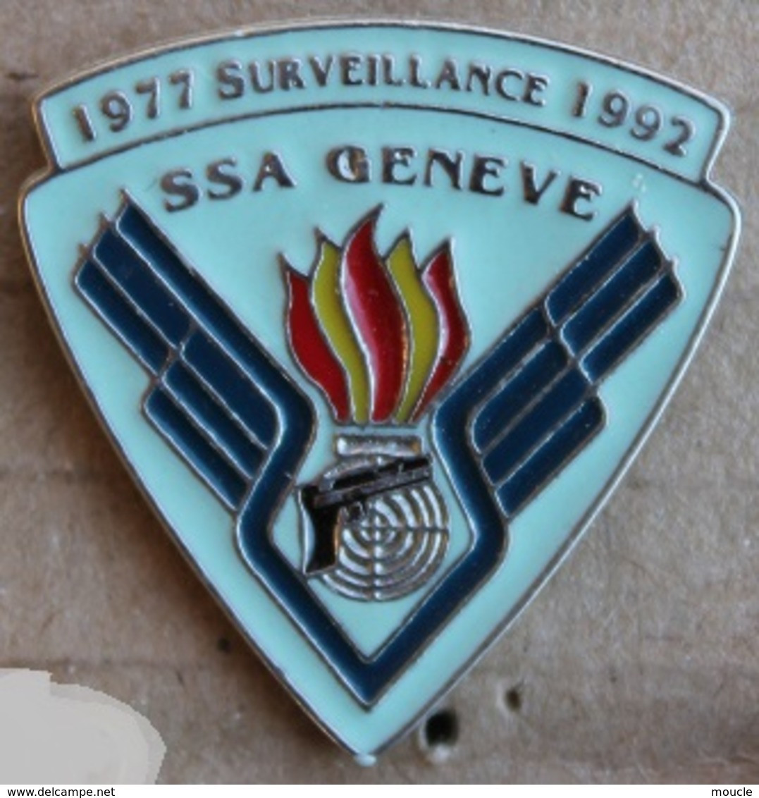 SERVICE SECURITE DE L'AEROPORT - SSA - GENEVE - SAPEURS POMPIERS - SURVEILLANCE - 1977 / 1992 - PISTOLET - GRENADE- (26) - Firemen