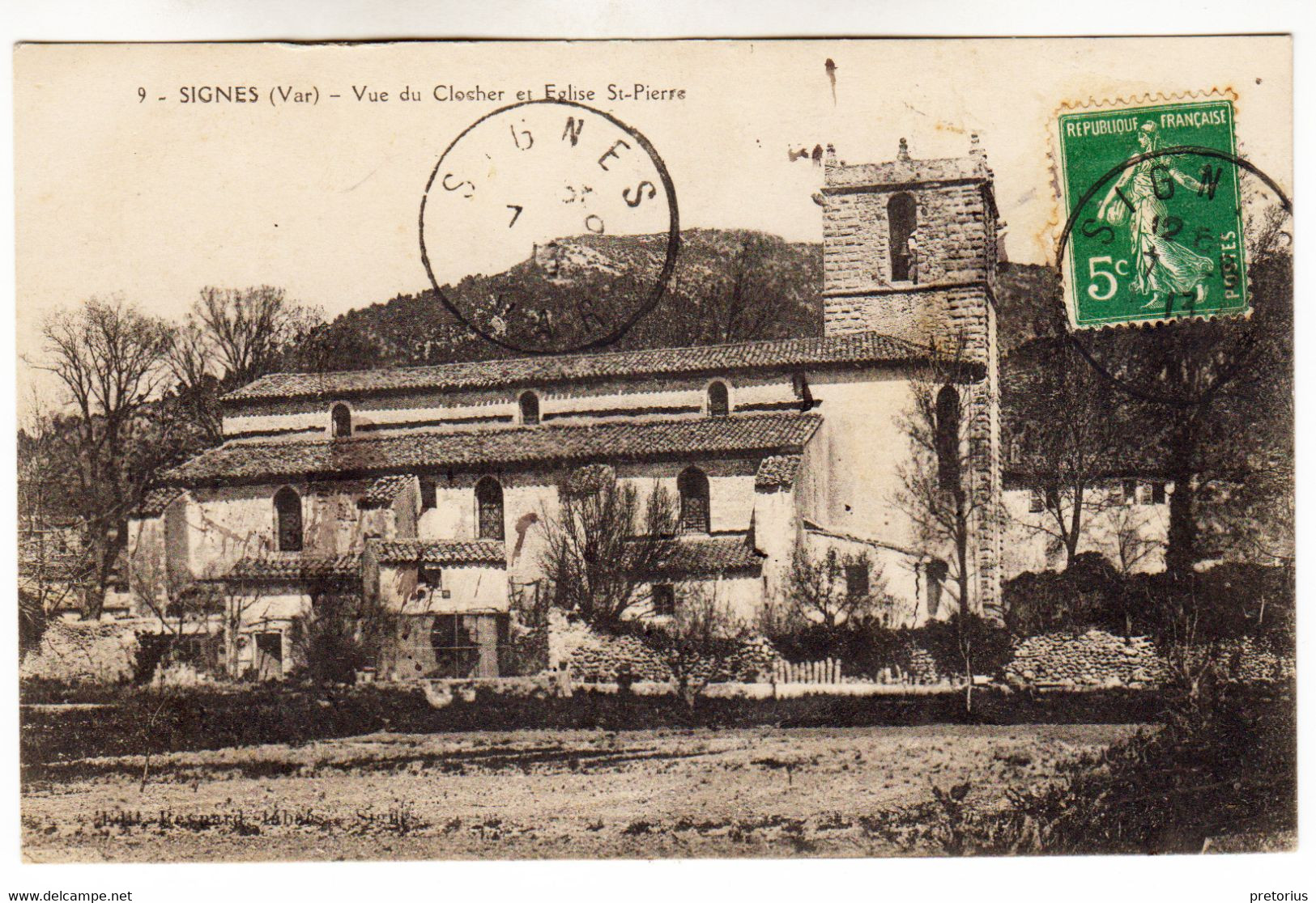 DEPT 83 - SIGNES - VUE DU CLOCHER ET EGLISE SAINT-PIERRE - Signes