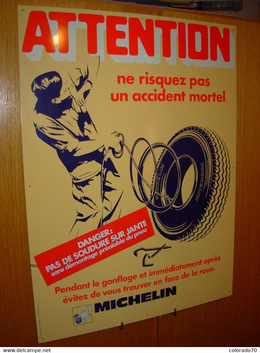 PLAQUE PUBLICITAIRE MICHELIN En Tôle Imprimée,   80 X 60 Cm  NEUVE , Rare  Jamais été Exposée Dehors - Blechschilder (ab 1960)