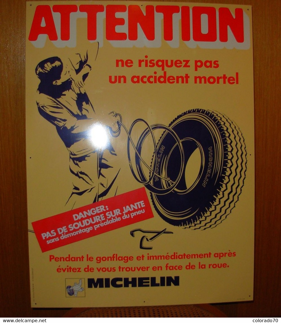 PLAQUE PUBLICITAIRE MICHELIN En Tôle Imprimée,   80 X 60 Cm  NEUVE , Rare  Jamais été Exposée Dehors - Blechschilder (ab 1960)