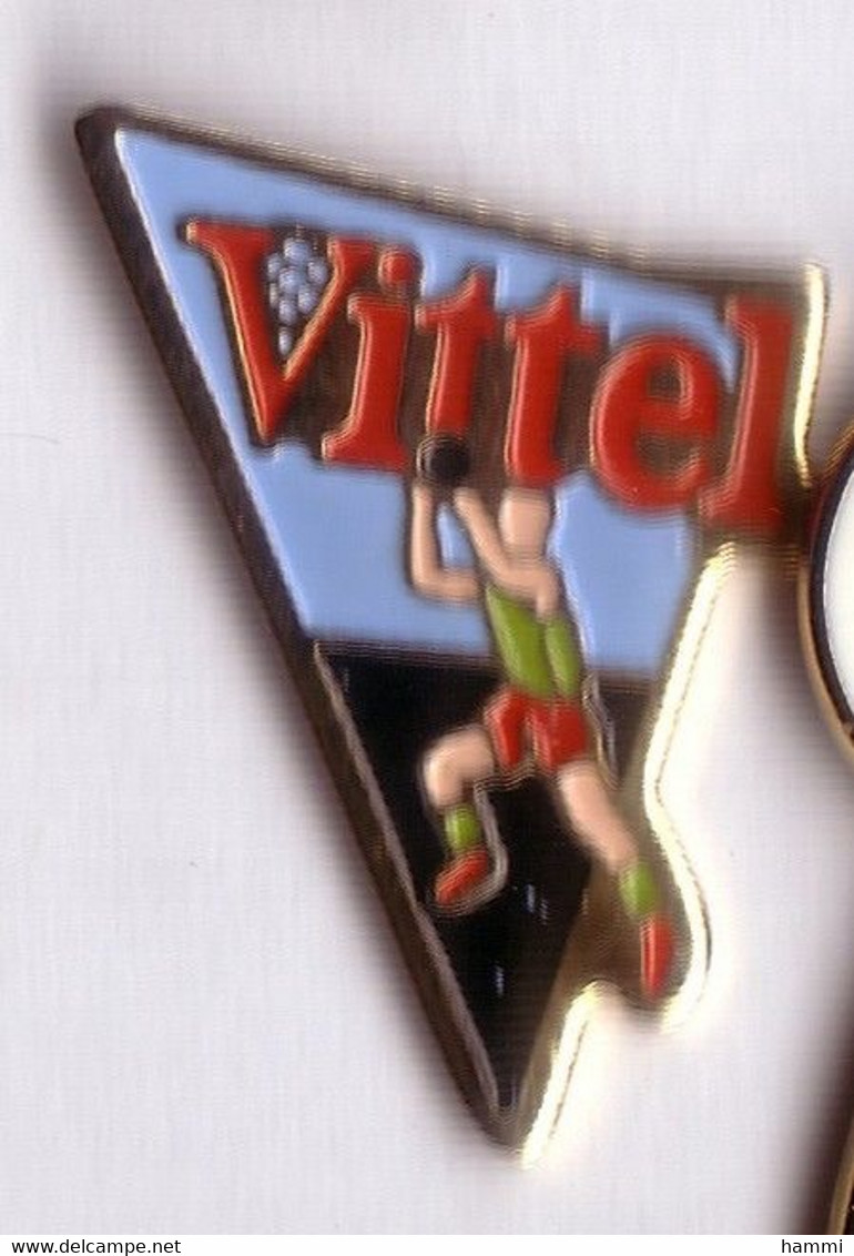 C113 Pin's VITTEL VOSGES BASKET Achat Immédiat - Basketball