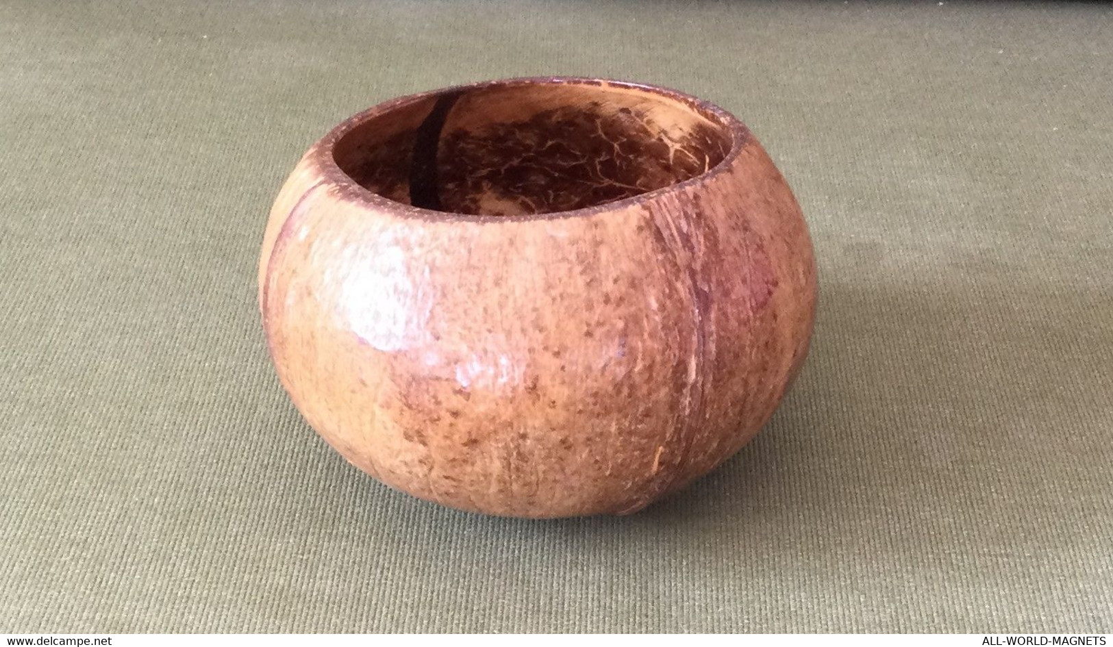 Handmade Decorative Coconut Bowl From Seychelles - Plats